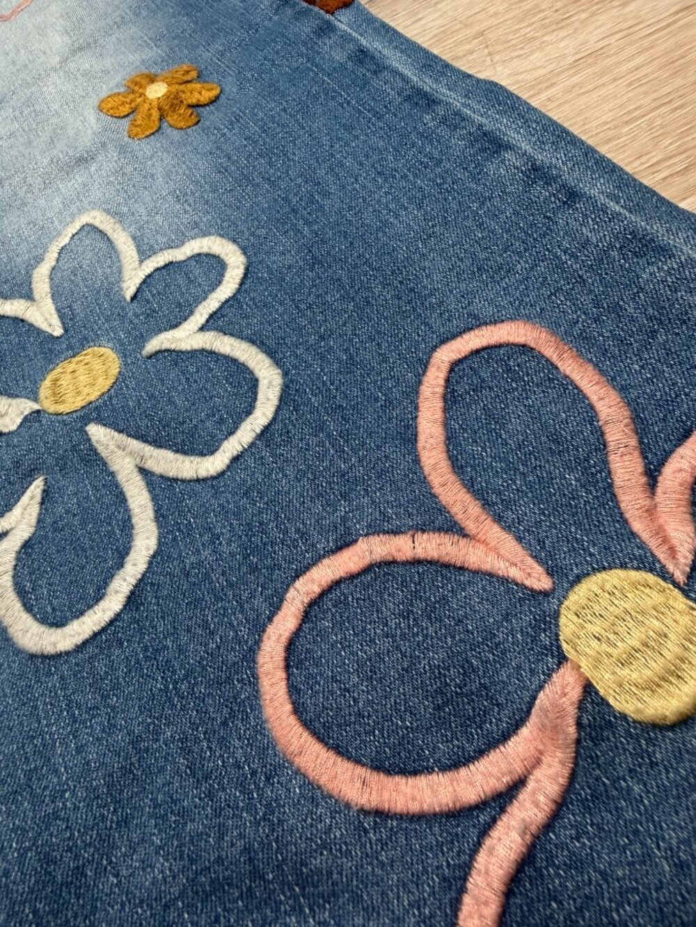 Oli & Hali OH Jeans Floral Embroidered Wide Leg Jeans S - Picture 2 of 7